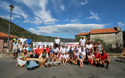 La Comunità Parrocchiale di Cenova in visita a Villa Viani nella comune devozione per l’Assunzione della Vergine: un paese si spopola per un incontro di gemellaggio