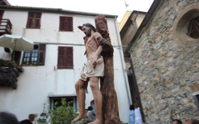 Borgo Barnati di Villa Viani in festa: San Bartolomeo portato a spalla per le vie del rione