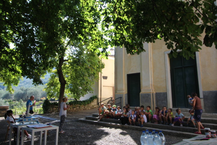 Buon anno scolastico bambini…si rinnova il rito della benedizione degli zaini per la gioventù di Villa Viani